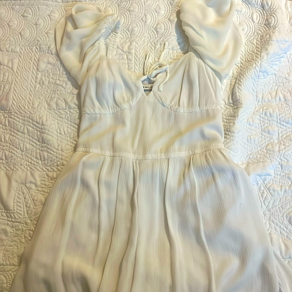 flower, white dress from holister. Pretty front and back!